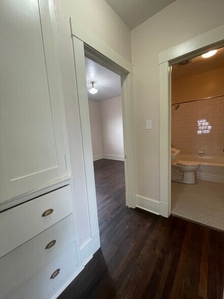 Building Photo - 264 E 4800 S