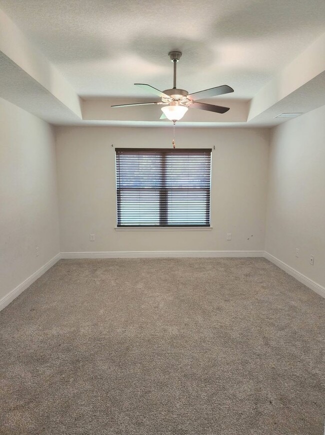 Building Photo - Welcome to this stunning 4-bedroom, 3-bath...
