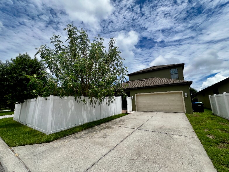 Building Photo - 13318 Longacre Dr