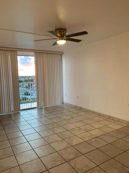 Living room - 3312 Northside Dr
