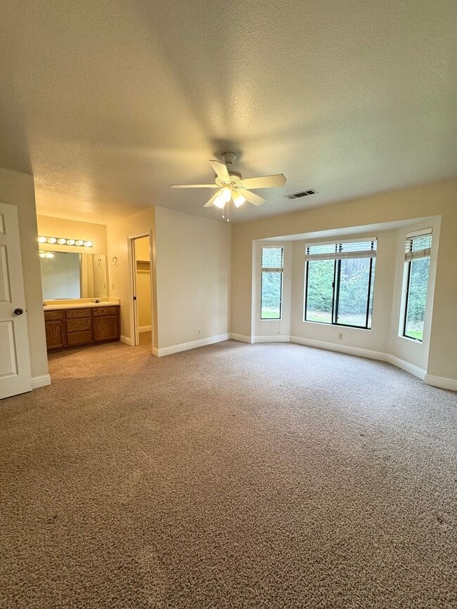 Building Photo - 4 Bedroom in Candlewood Subdivision