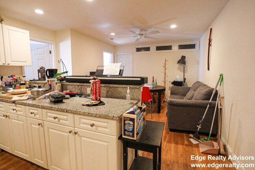 Building Photo - 56 Egmont St