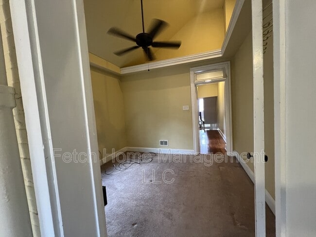 Building Photo - 533 W Walnut St