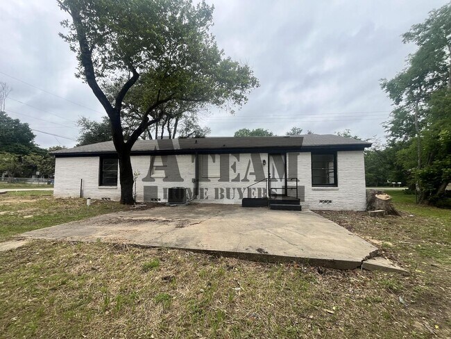 Building Photo - Fully Remodeled 3 Bedroom 2 Bathroom