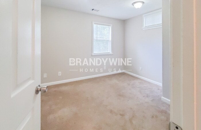 Building Photo - 657 McKenzie Cir