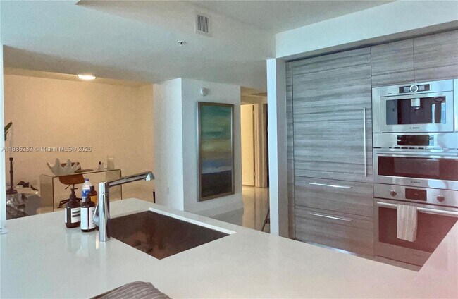 Building Photo - 300 Sunny Isles Blvd