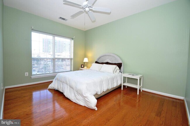 Building Photo - 4550 Strutfield Ln