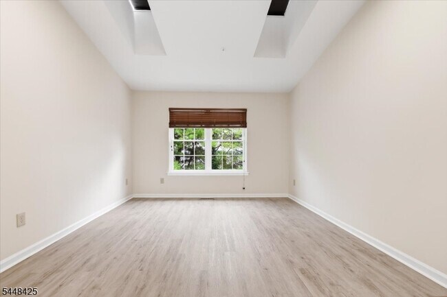 Building Photo - 604 Knollwood Ct
