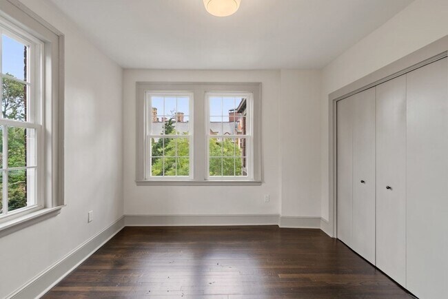 Building Photo - 9 Dana St