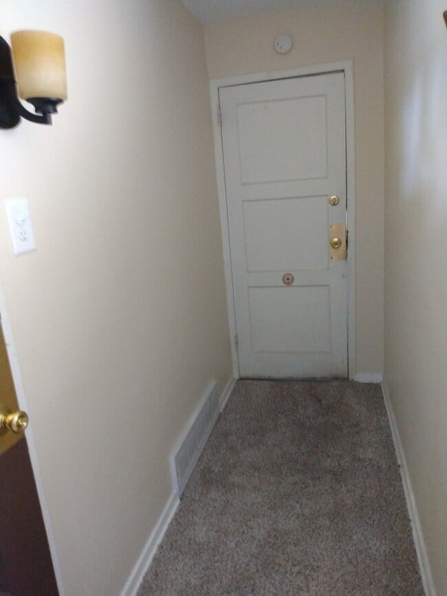 Building Photo - 3484 Western Ave