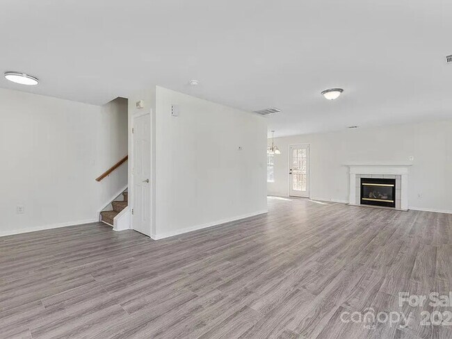 Building Photo - Earn Wealth While Leasing - Like a Homeowner - Lease to Own