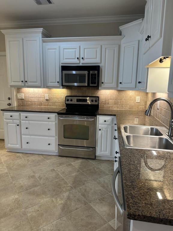 Building Photo - 711 Greenbriar Dr