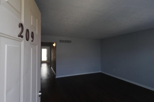Building Photo - 209 Coburn Dr