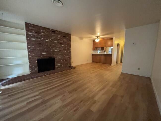 Building Photo - 605 Radcliffe Dr