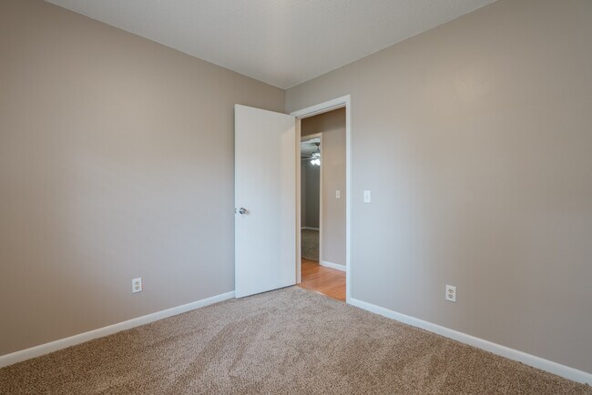 Building Photo - 174 Sequoia Cir