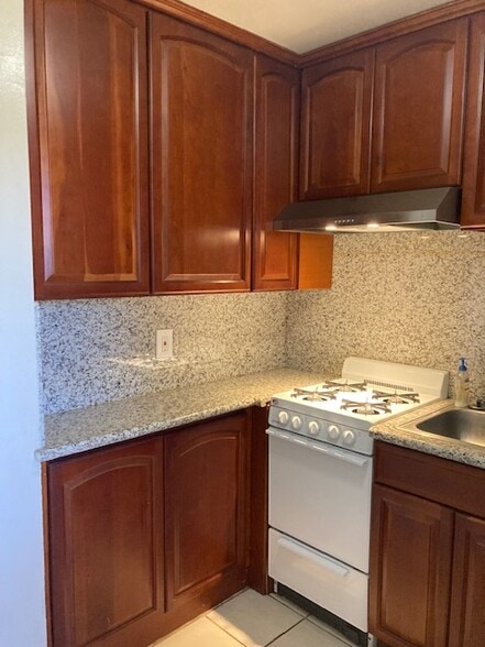 Renovated kitchen with grante counter top - 3213 Alma St