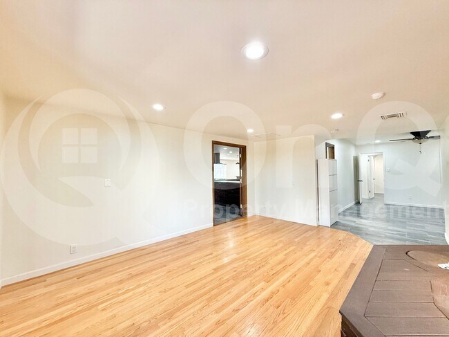 Building Photo - 4405 S Newberry Rd