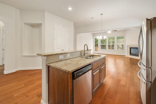 Building Photo - 14201 Tyburn Trail