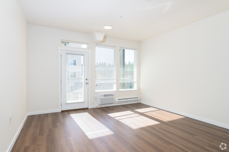 1BR, 1BA - 935SF - Living Room - Black Iron Apartments