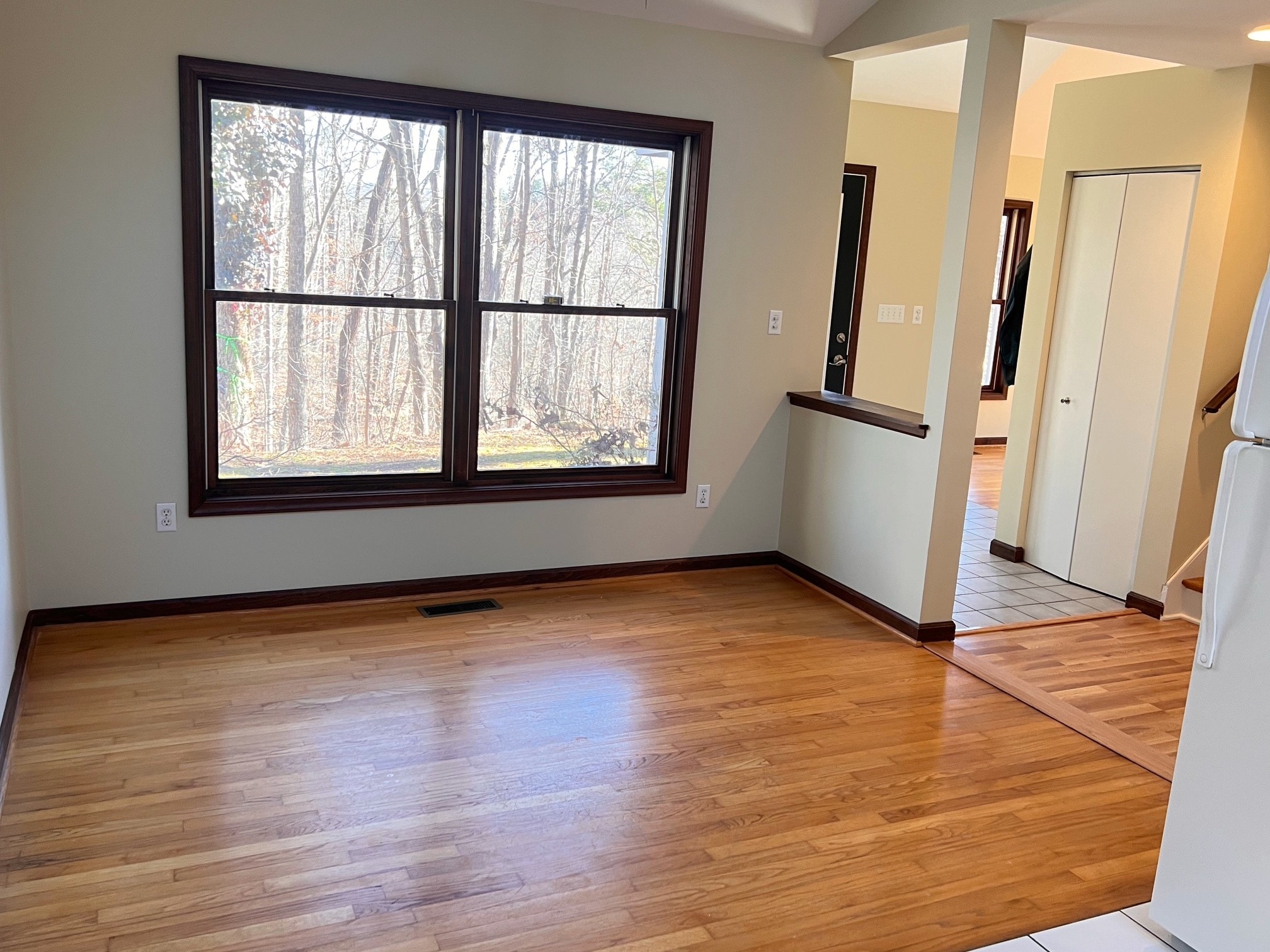 Building Photo - 5475 Jamestown Ct