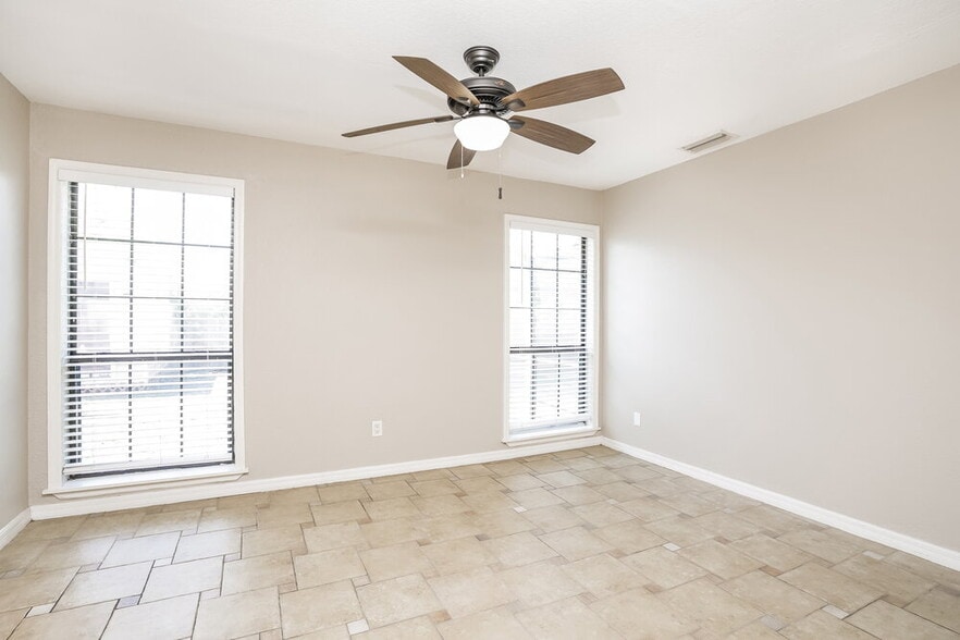 Building Photo - 971 Winsome Rd