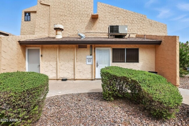 Building Photo - 8055 E Thomas Rd