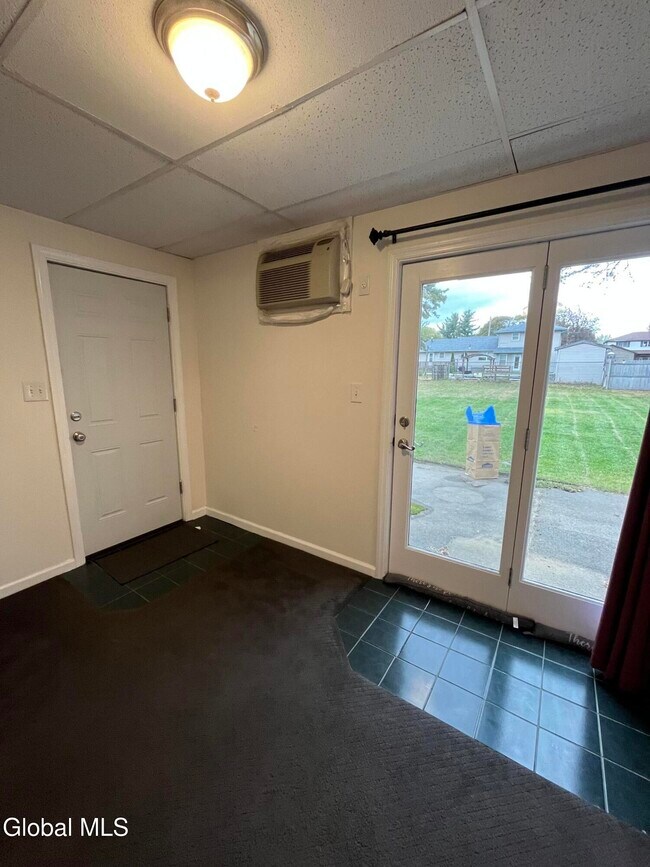 Building Photo - 36 Glenville St