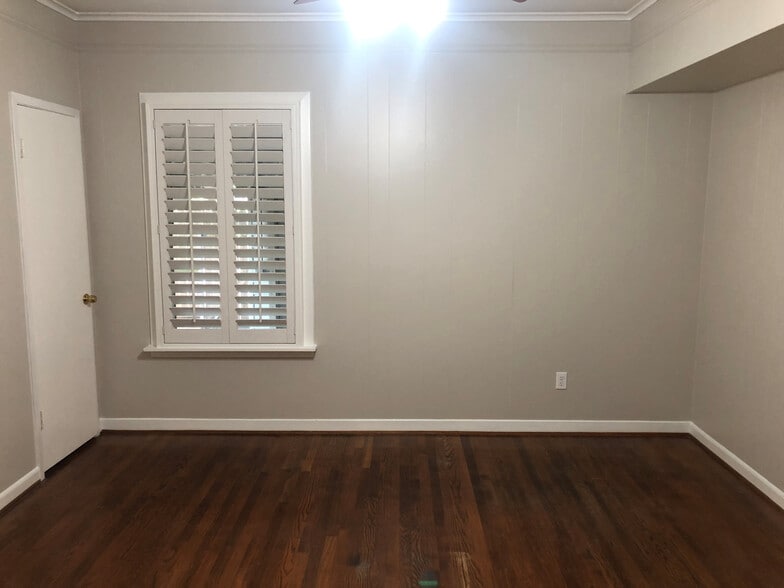 Building Photo - 906 Oakley St