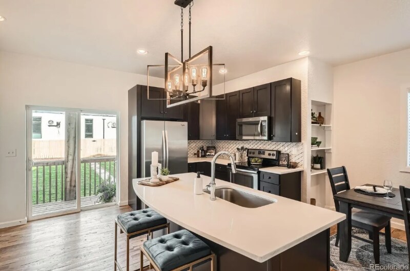 Building Photo - 2426 S Acoma St