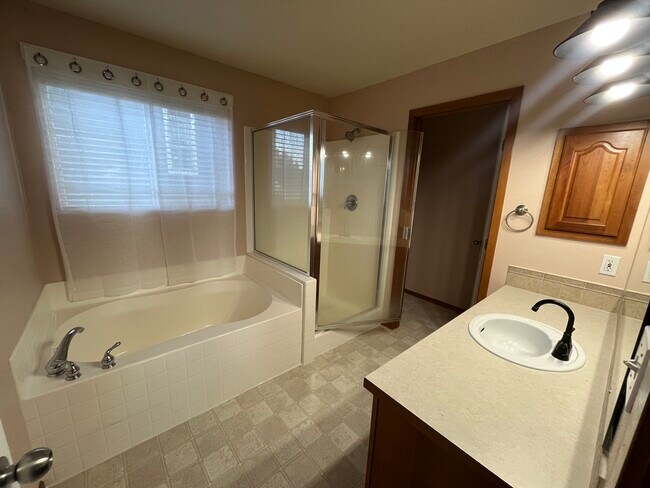 Building Photo - 18345 Mt Townsend Dr NE