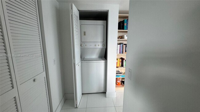 Building Photo - 41 SE 5th St