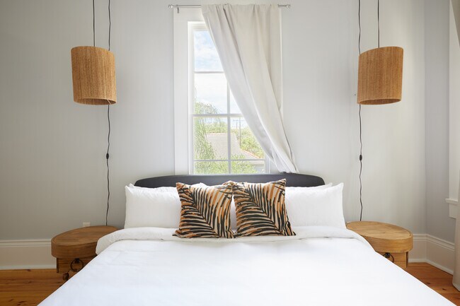 Building Photo - 4856 Magazine St