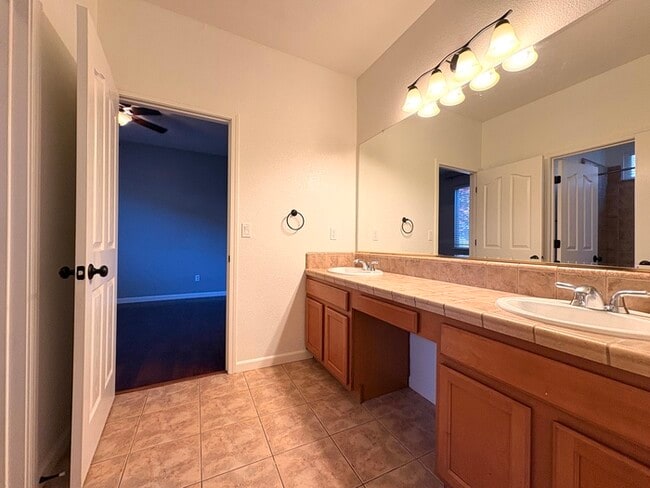 Building Photo - Beautiful 4 Bedroom with a large Pool! Located in Roseville close to a park!