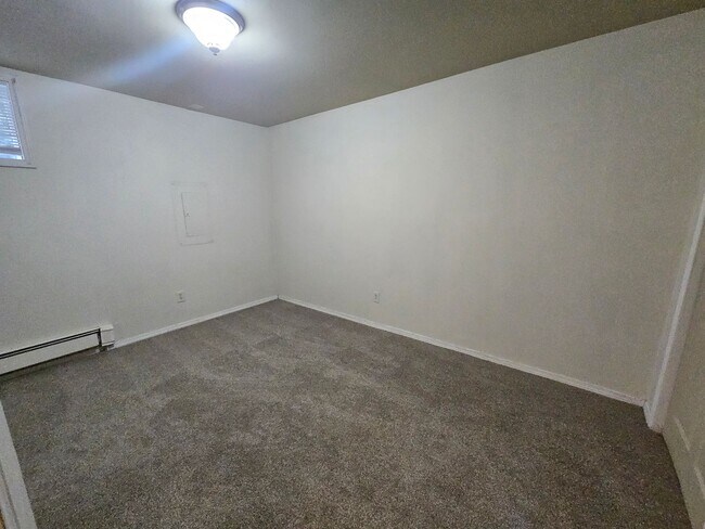 Building Photo - Large Beautiful South Hill Home! Available Now!