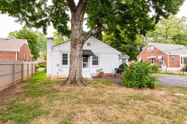 Building Photo - 3BR/2BA Ranch Near The Desirable Highlands!
