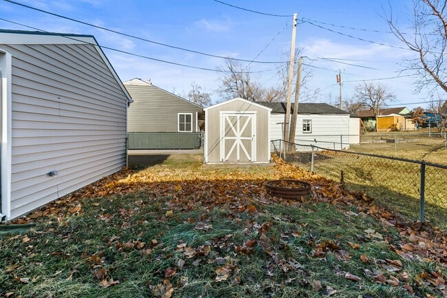 Building Photo - 3920 Vinton St