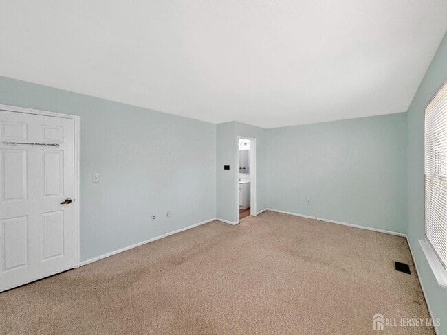 Building Photo - 11 Crandall Dr