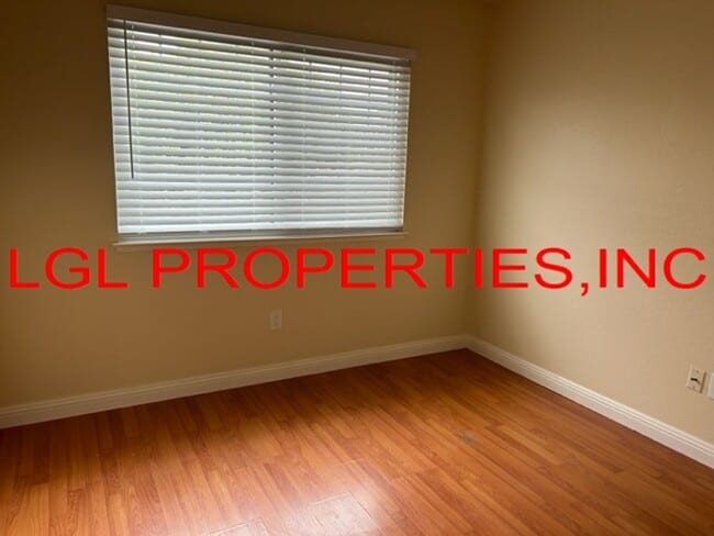 Building Photo - 1470 Pebblewood Dr