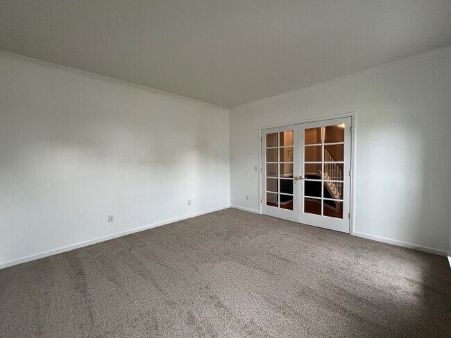 Building Photo - 570 Batty Way