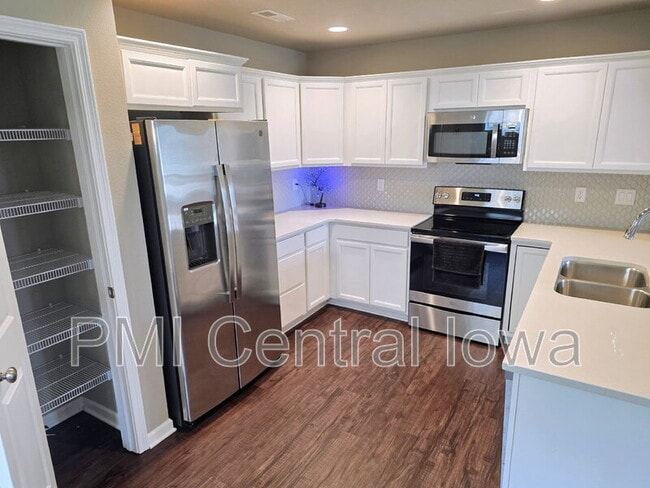 Building Photo - 2316 Hazeltine Pl