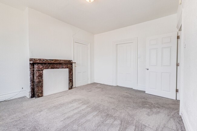 Building Photo - 28 Sharon St