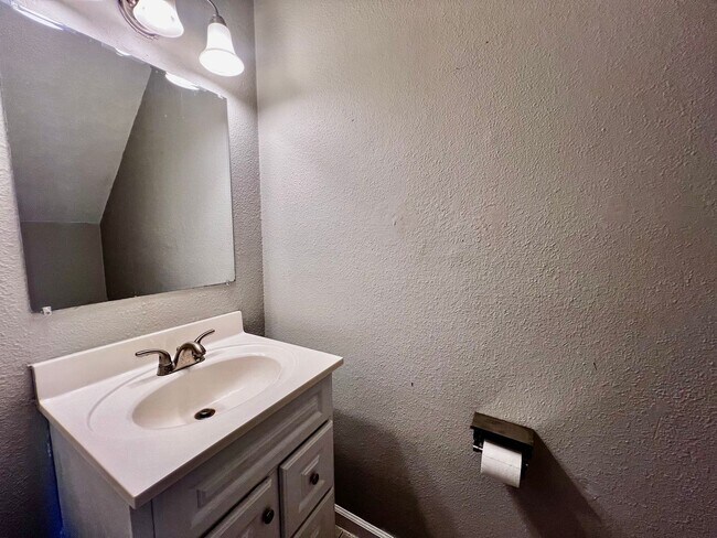 Building Photo - Beautiful Corner Lot Townhome in the heart...