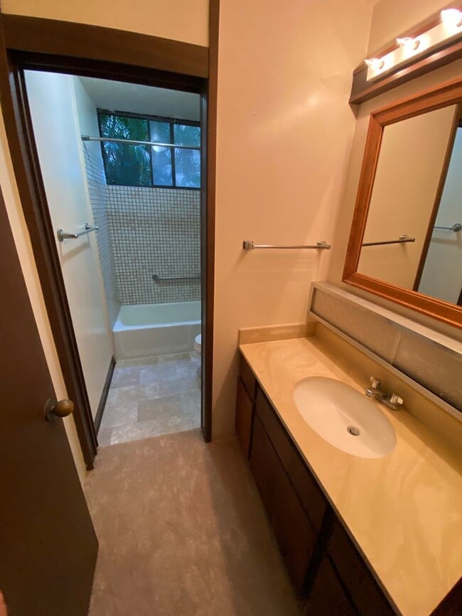 Building Photo - Windward Cove in Kailua