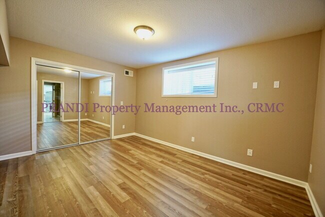 Building Photo - Charming Downtown San Rafael Victorian Style Duplex.