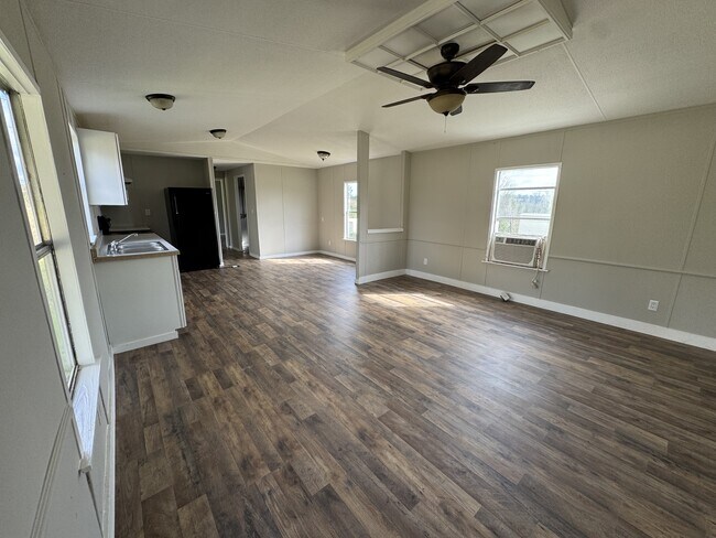 Building Photo - 1136 County Rd 21 N