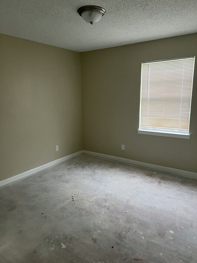 Building Photo - 4551 Sunny View Dr
