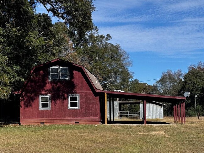 Building Photo - 1560 W County Rd