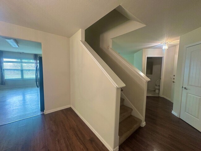 Building Photo - 3 Bed 2 Bath in Austin Tx