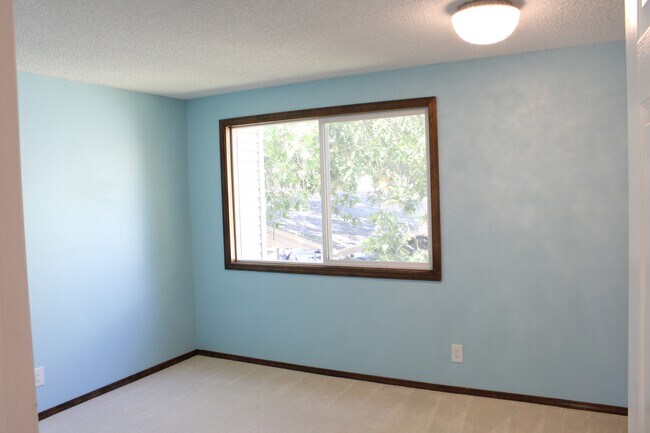 Building Photo - 7104 NE 43rd St