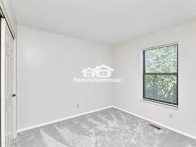 Building Photo - 15675 Ferncreek Dr